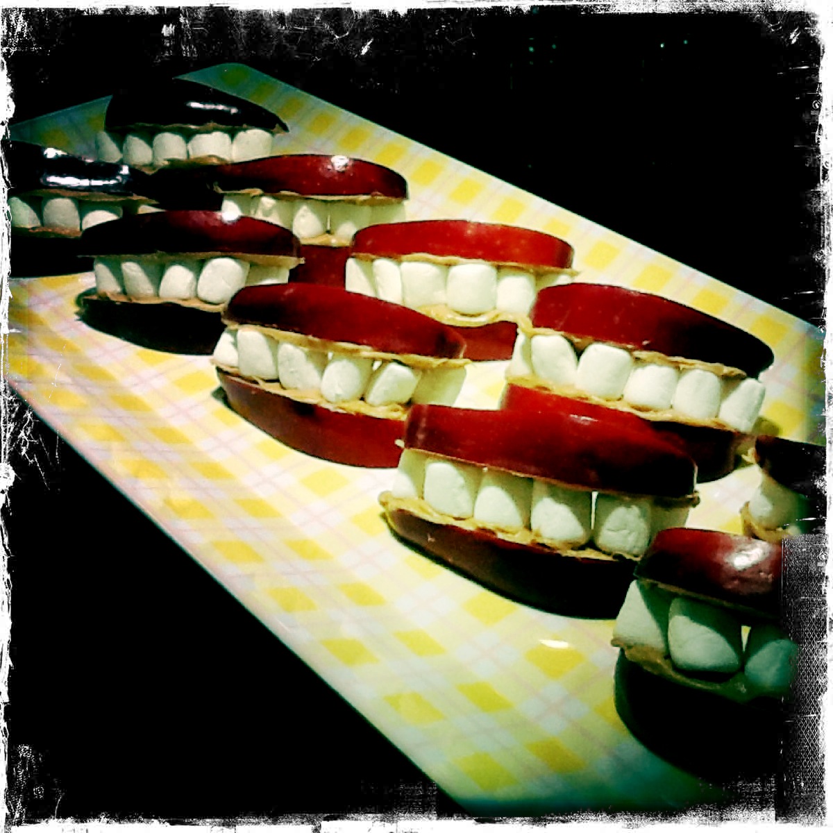 Monster Teeth. Apples, peanutbutter and Marshmallows. Food, Peanut butter