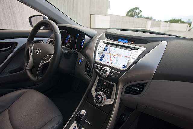 интерьер Hyundai Elantra 2012
