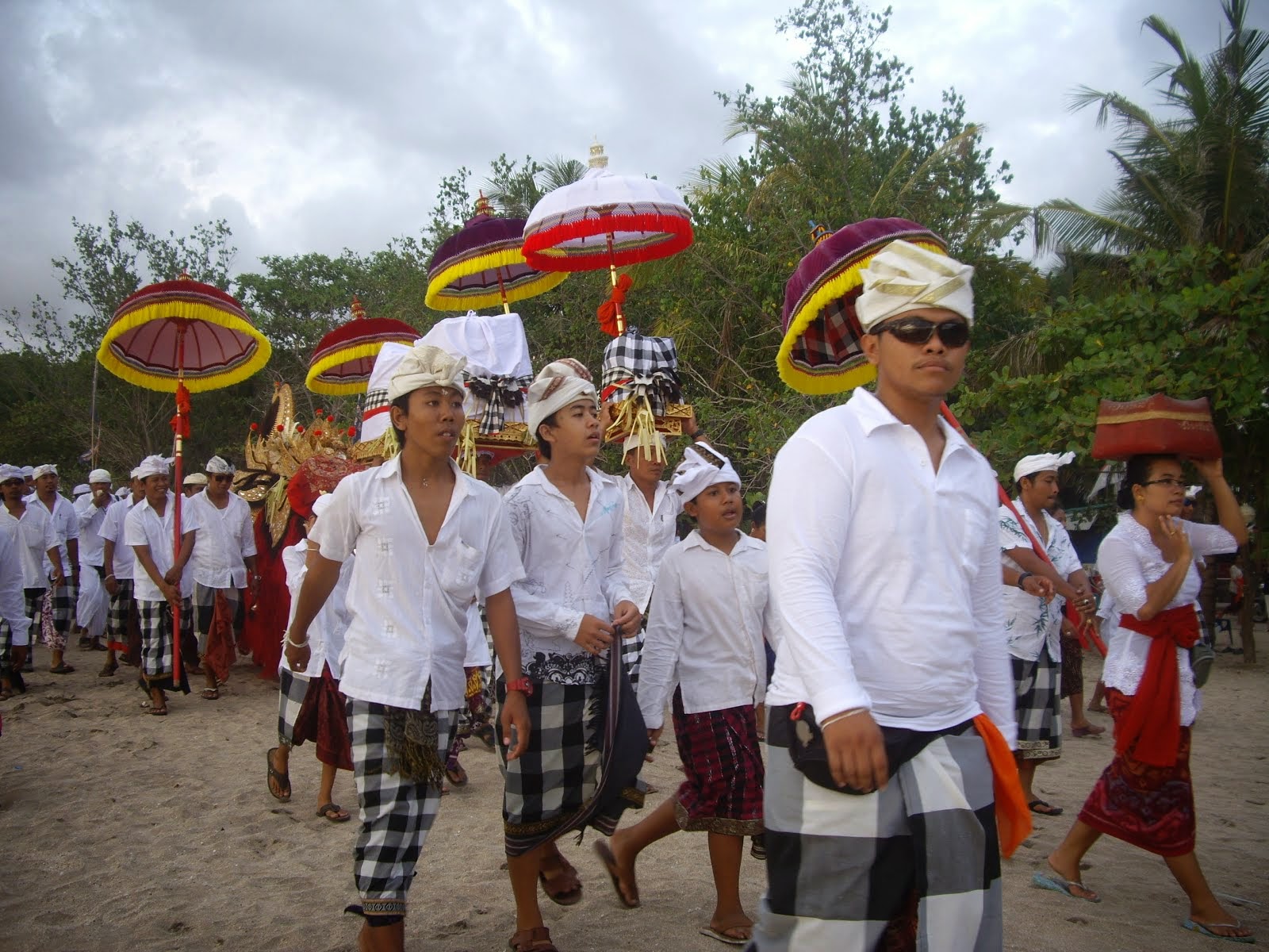 RELIGIOUS CEREMONIAL PROCESSION ON KUTA BEACH--A SPECTACULAR SIGHT