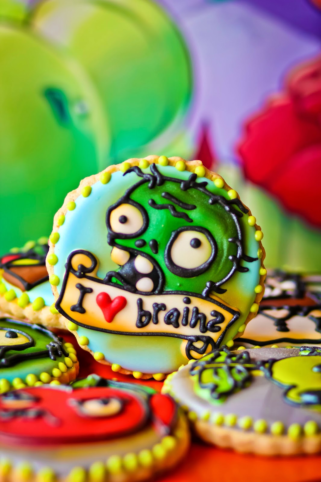 Capes & Crowns Plants vs Zombie Inspired Dessert Tables!