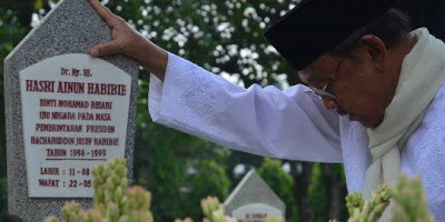 Download Film Habibie dan Ainun (2012) | Ruang Film