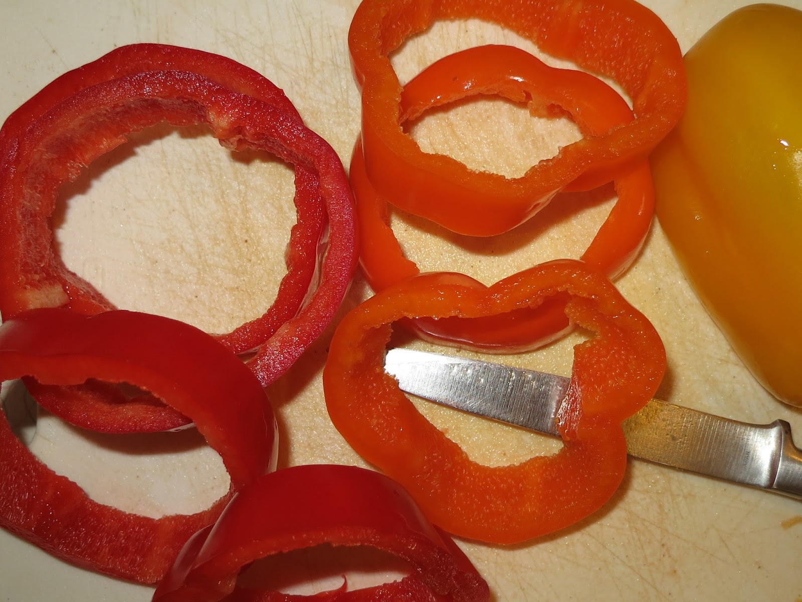 Amateur Omnivore Fried Eggs in Bell Pepper Rings