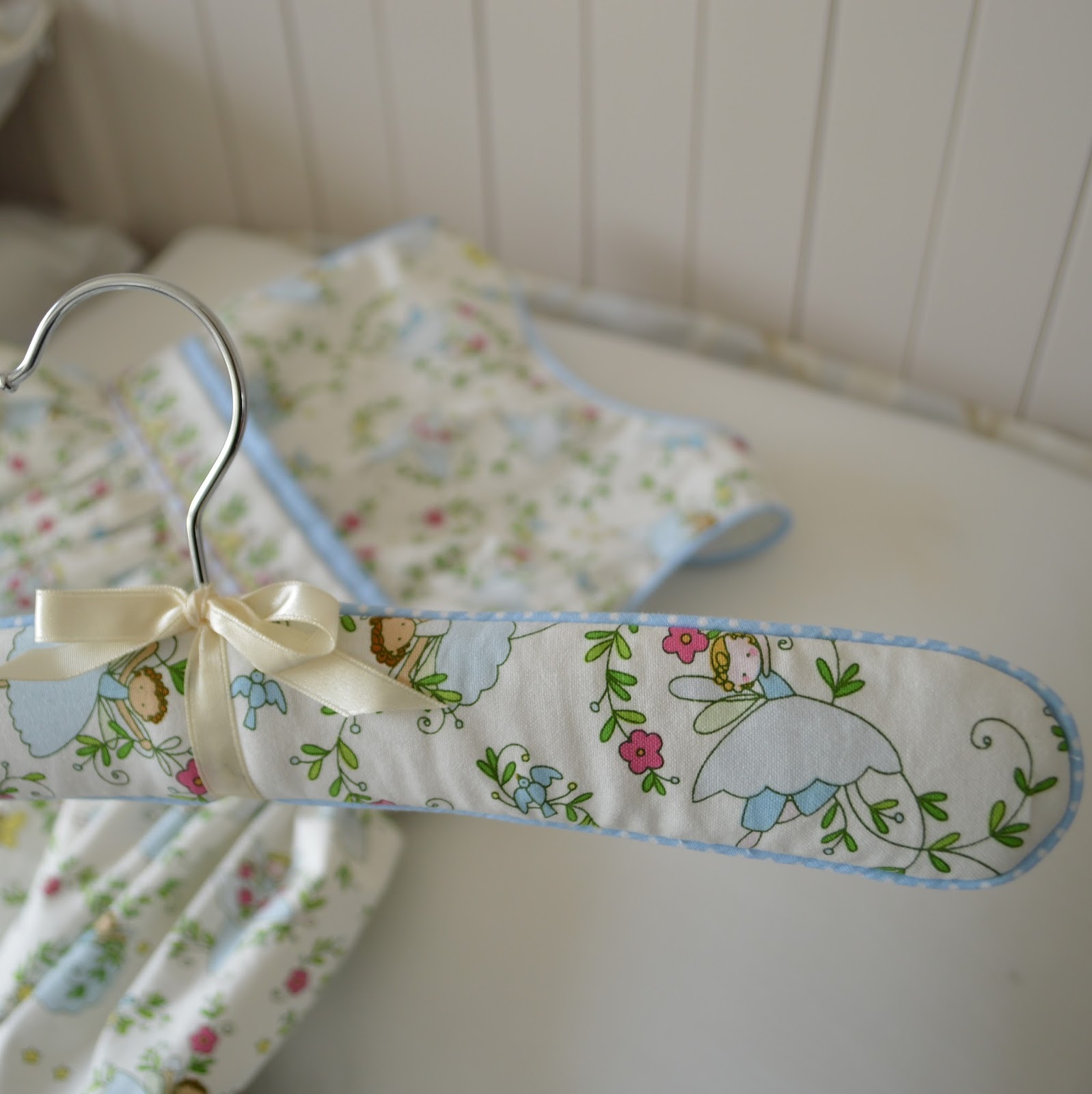 Gee's Projects Padded Coat Hanger