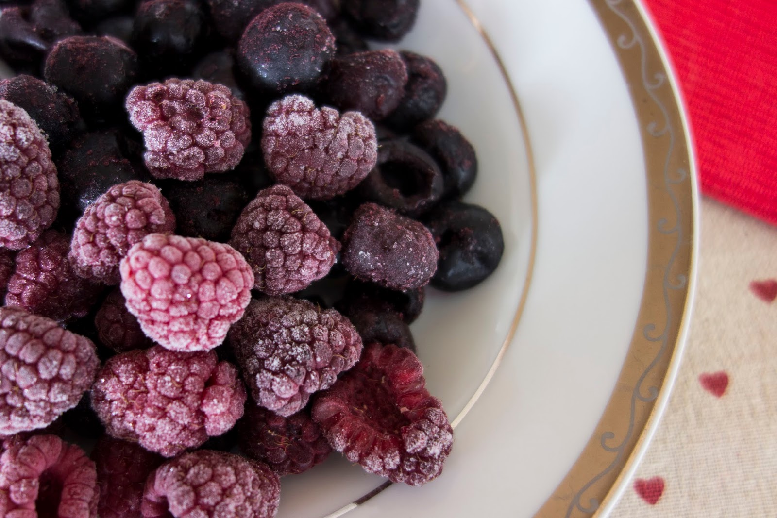Valentine’s Day Ideas / Cherry Berry Chocolate Smoothie