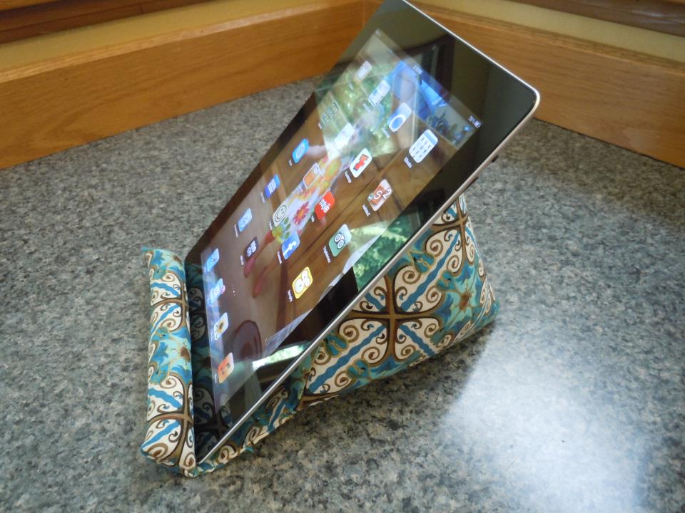 A Sewing Bloggery iPad Pillow Tutorial