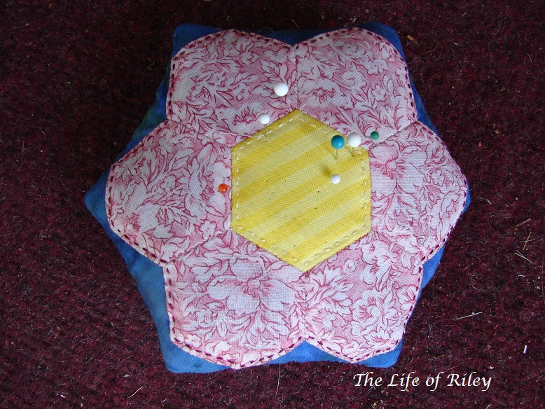 The Life of Riley EPP Hexagon Pin Cushion Tutorial Version 2