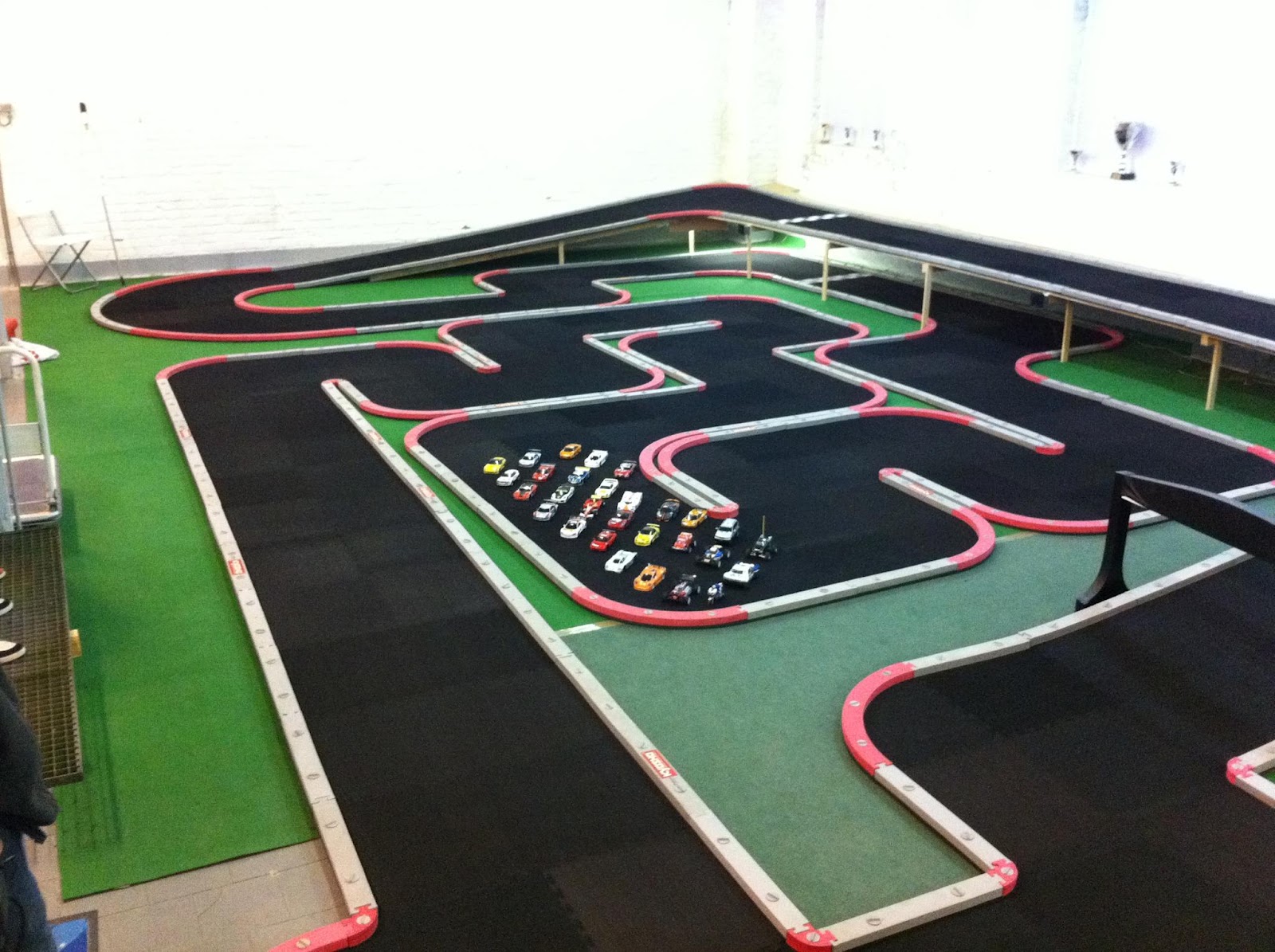 KYOSHOSAN MiniZ Track at Liège Auto Club is now open!