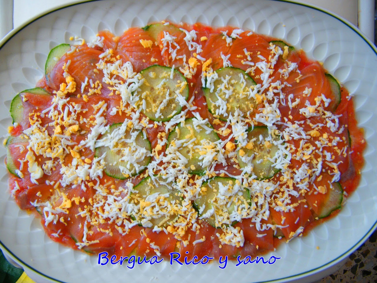 Comer rico y sano Carpaccio de salmón y pepino