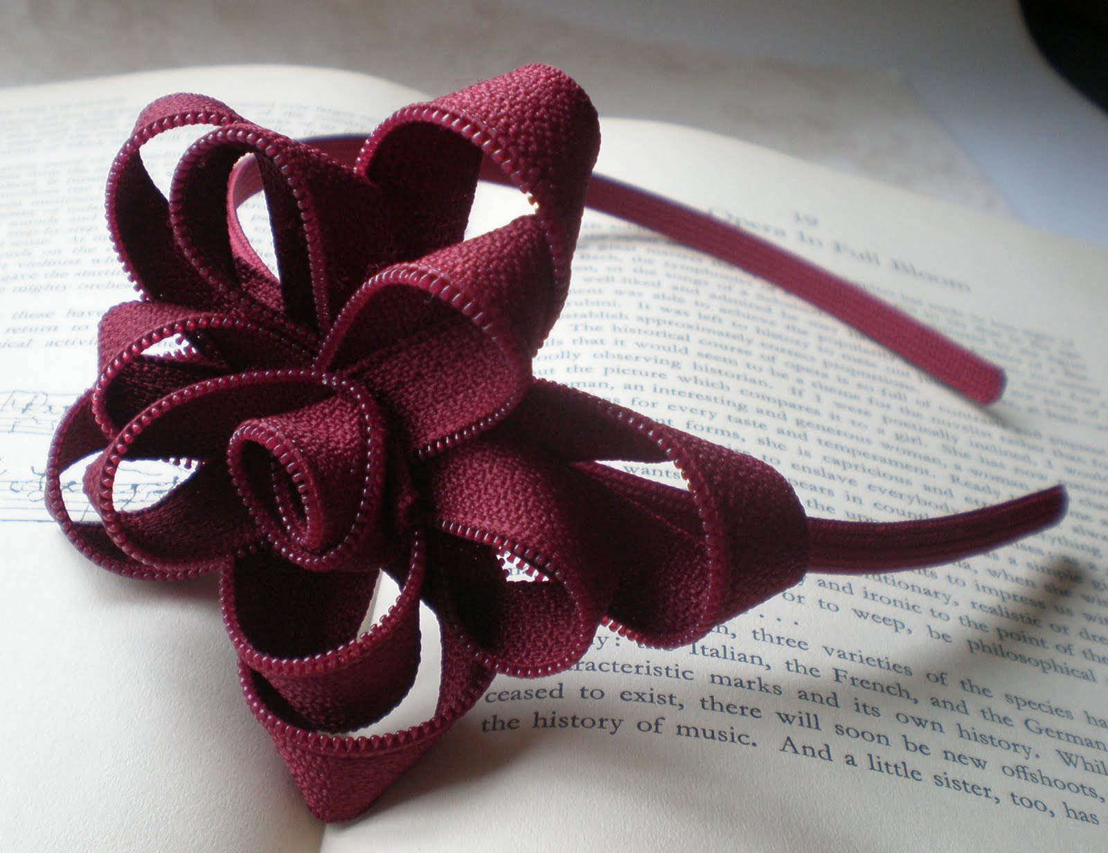 In a Zip Zipper Flower Tutorial
