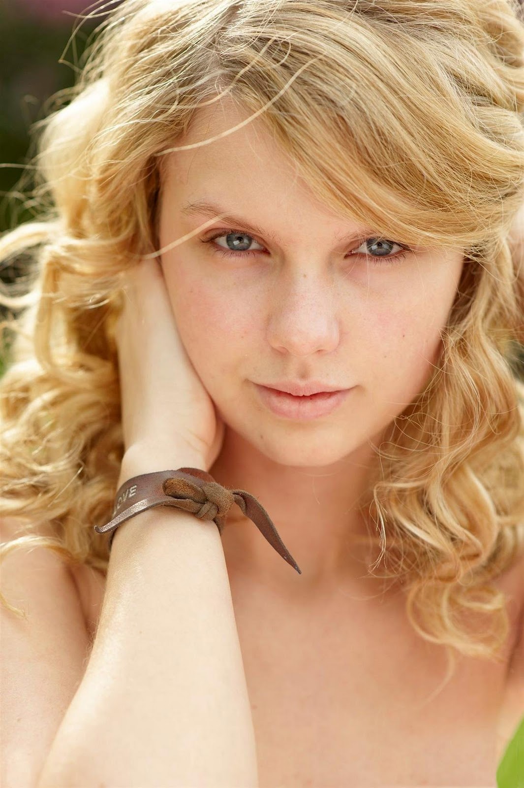 http://3.bp.blogspot.com/-ZbwLCfRyI6o/TxgdRnKrnPI/AAAAAAAABLI/2W9UUX4_HMo/s1600/taylor-swift-makeup.jpg