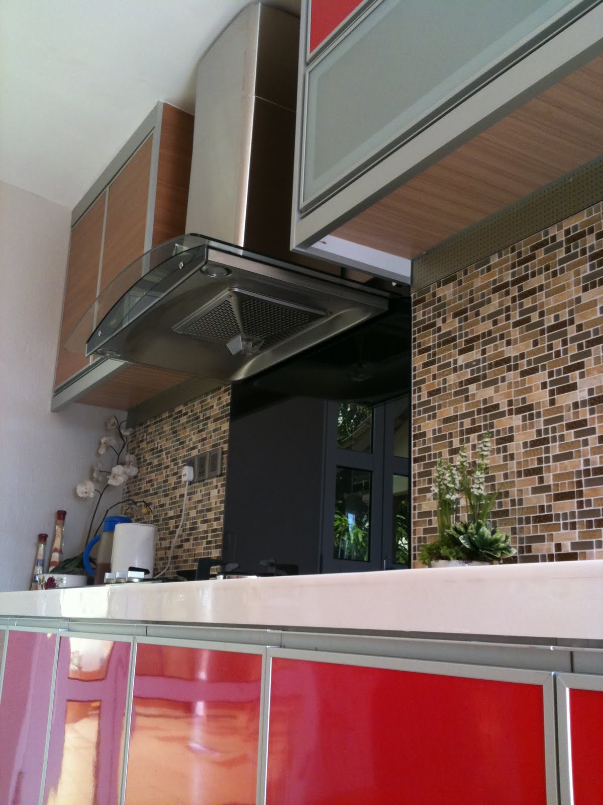 Kitchen garbage cabinet cooker hob and hood.yang murah saja.:)