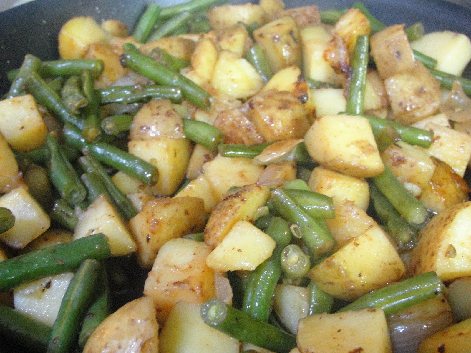 C Mom Cook Chicken, Potato and Green Bean Skillet