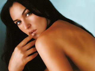 Hot Italian Celebrity Monica Belluci Picture Gallery
