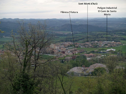 Vistes d'Avià des de sota la Costa del Pou Vistes d'Avià des de sota la Costa del Pou