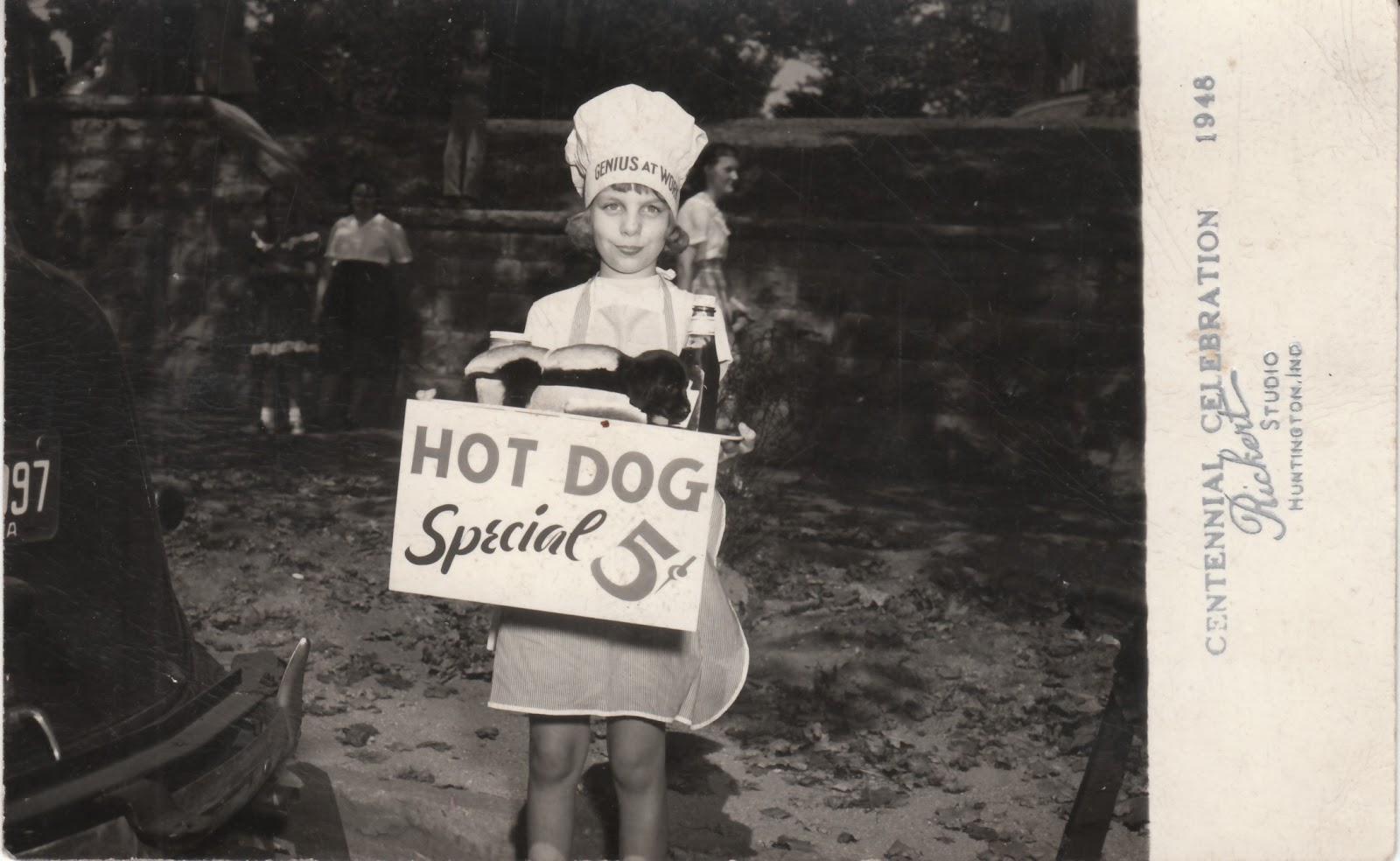 Dull Tool Dim Bulb The Little Girl Who Invented the Hot Dog (Holiday