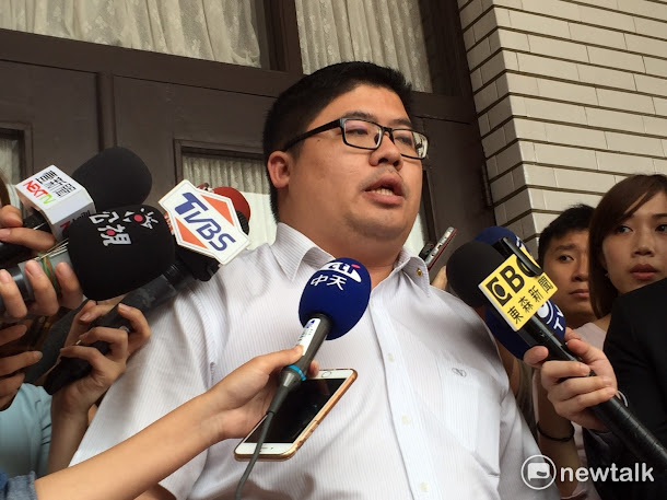 針對藍營批評蔡政府有意限縮中國來台人士一事,民進黨立委蔡易餘16日表示,這不是限縮,只是加強審查力道。 針對藍營批評蔡政府有意限縮中國來台人士一事,民進黨立委蔡易餘16日表示,這不是限縮,只是加強審查力道。