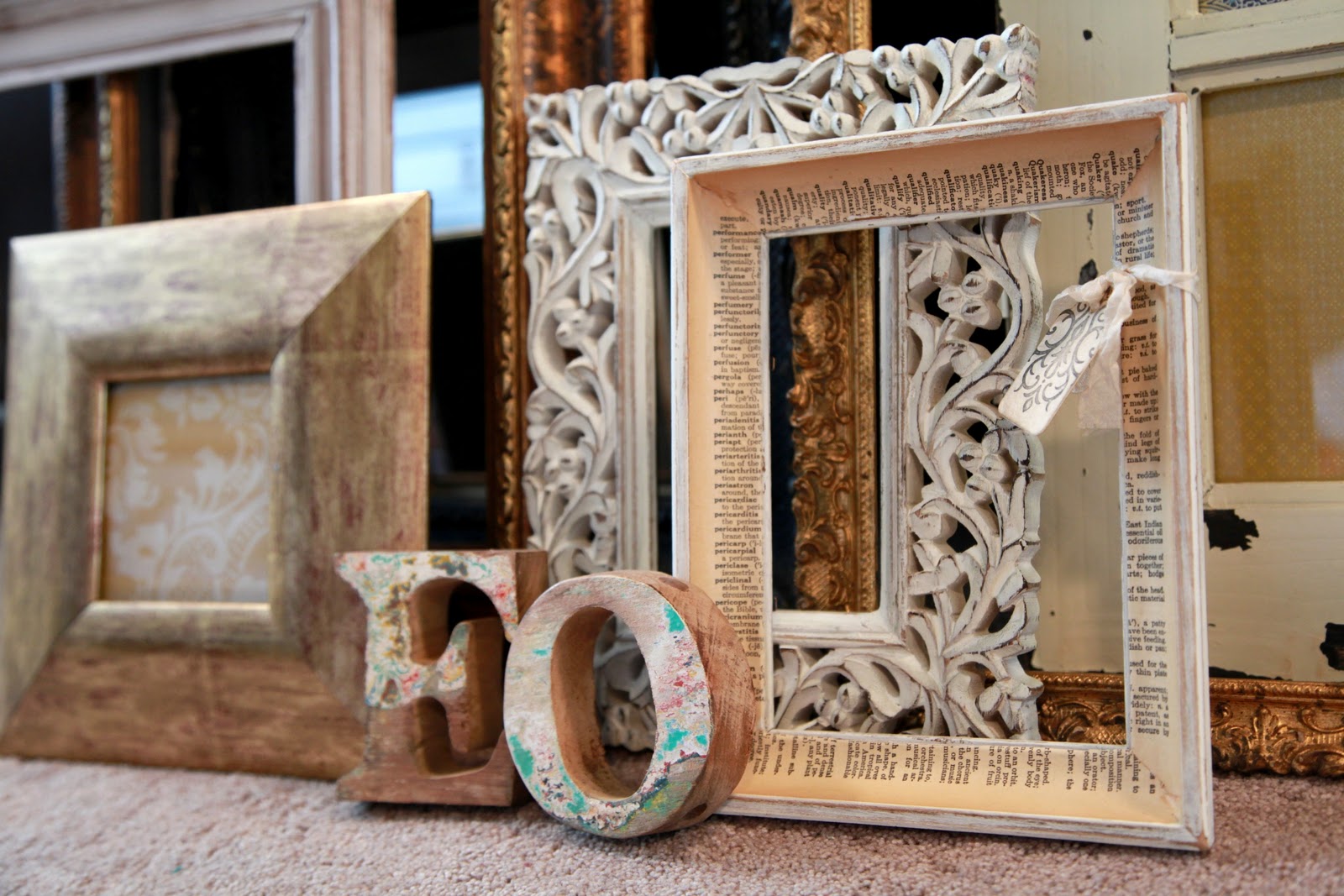 vintage pretty {DIY} Pretty Frames on the wall