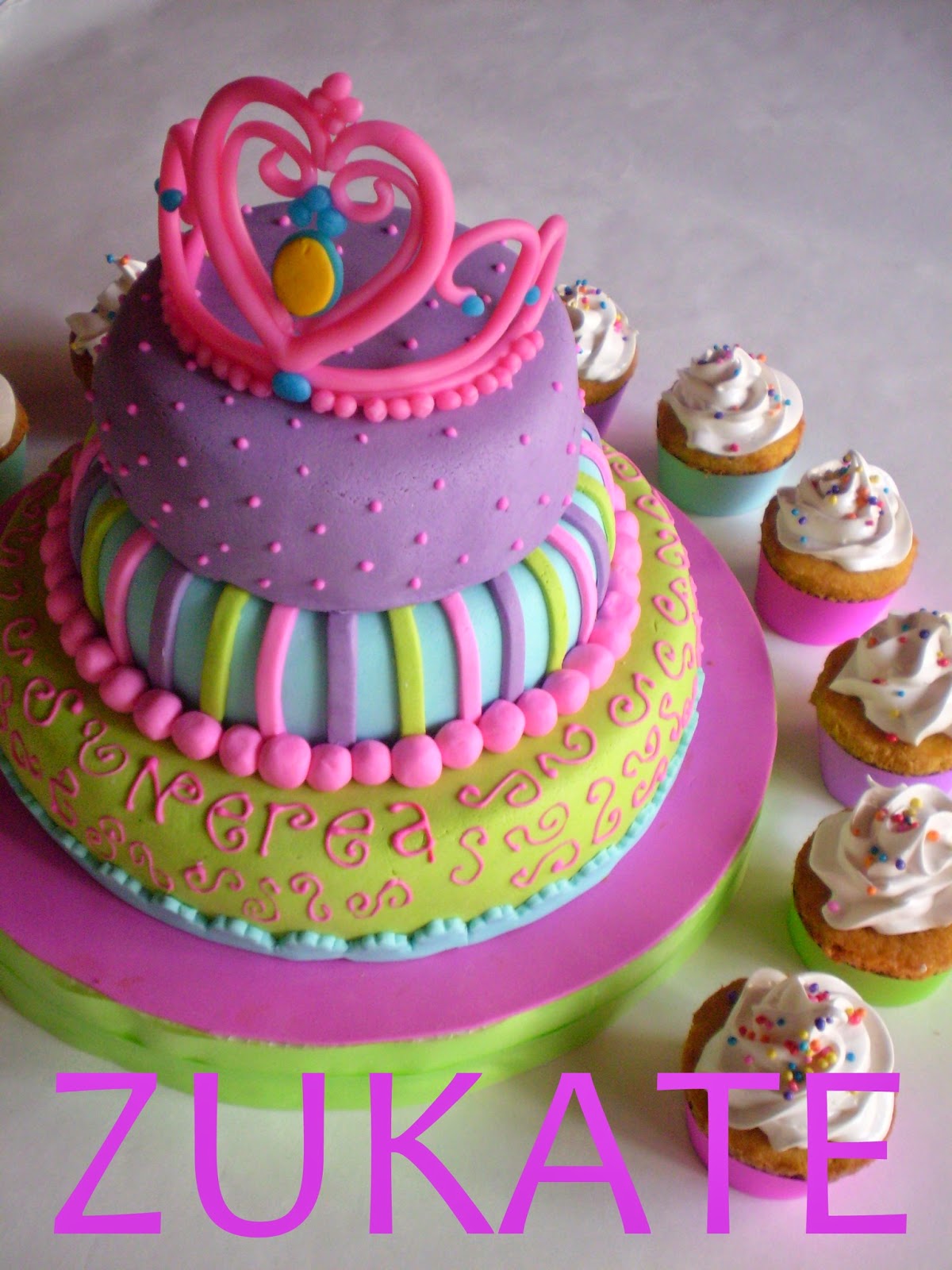 Tortas de coronas de princesas - Imagui