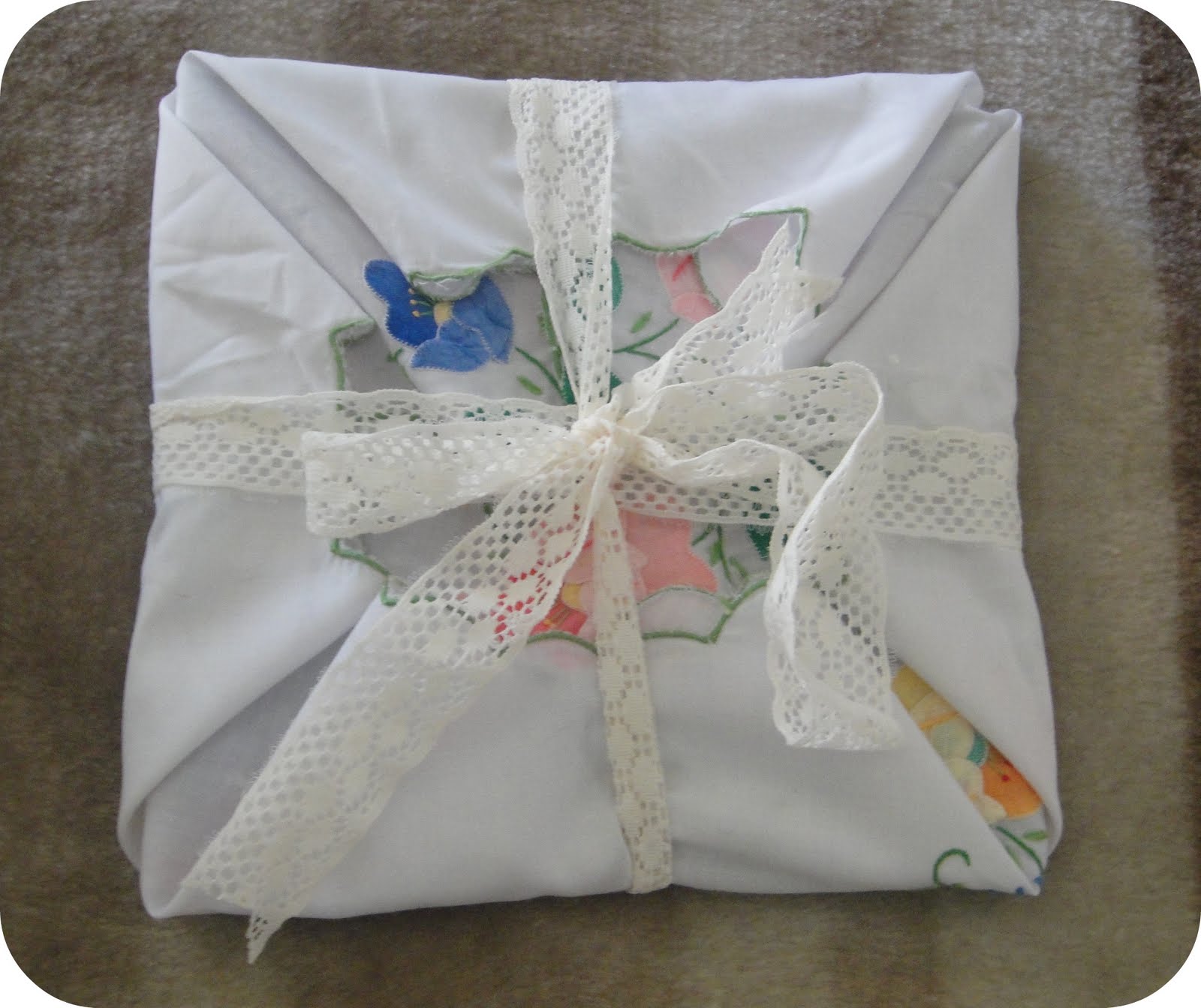 Recycled Sewing Wrapping gifts with doily and lace