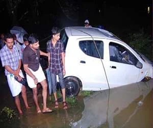 Four Dead, vehicle plunges, River, Wayanad,Malayalam News, National News, Kerala News, International News, Sports News.