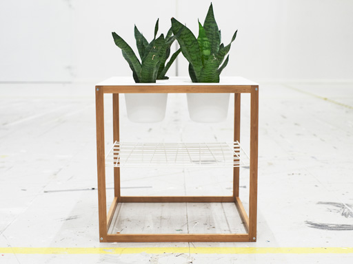 Kylie jackes: almost a fortuitous find. Sort loftlampe