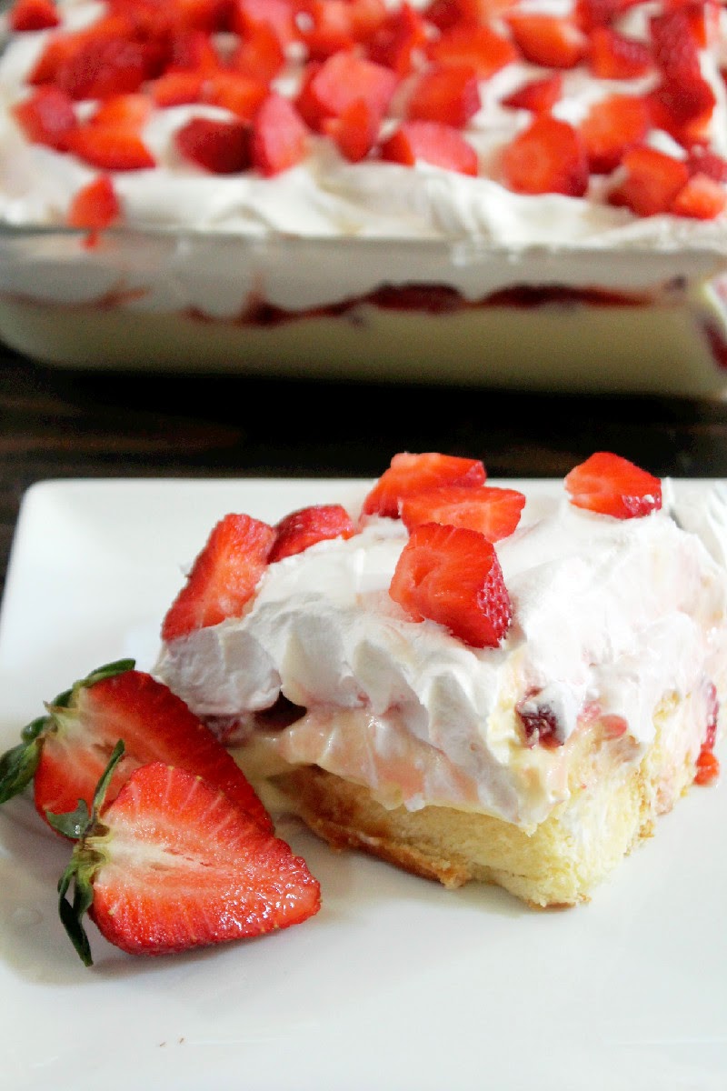 no-bake strawberry banana pudding twinkies® cake