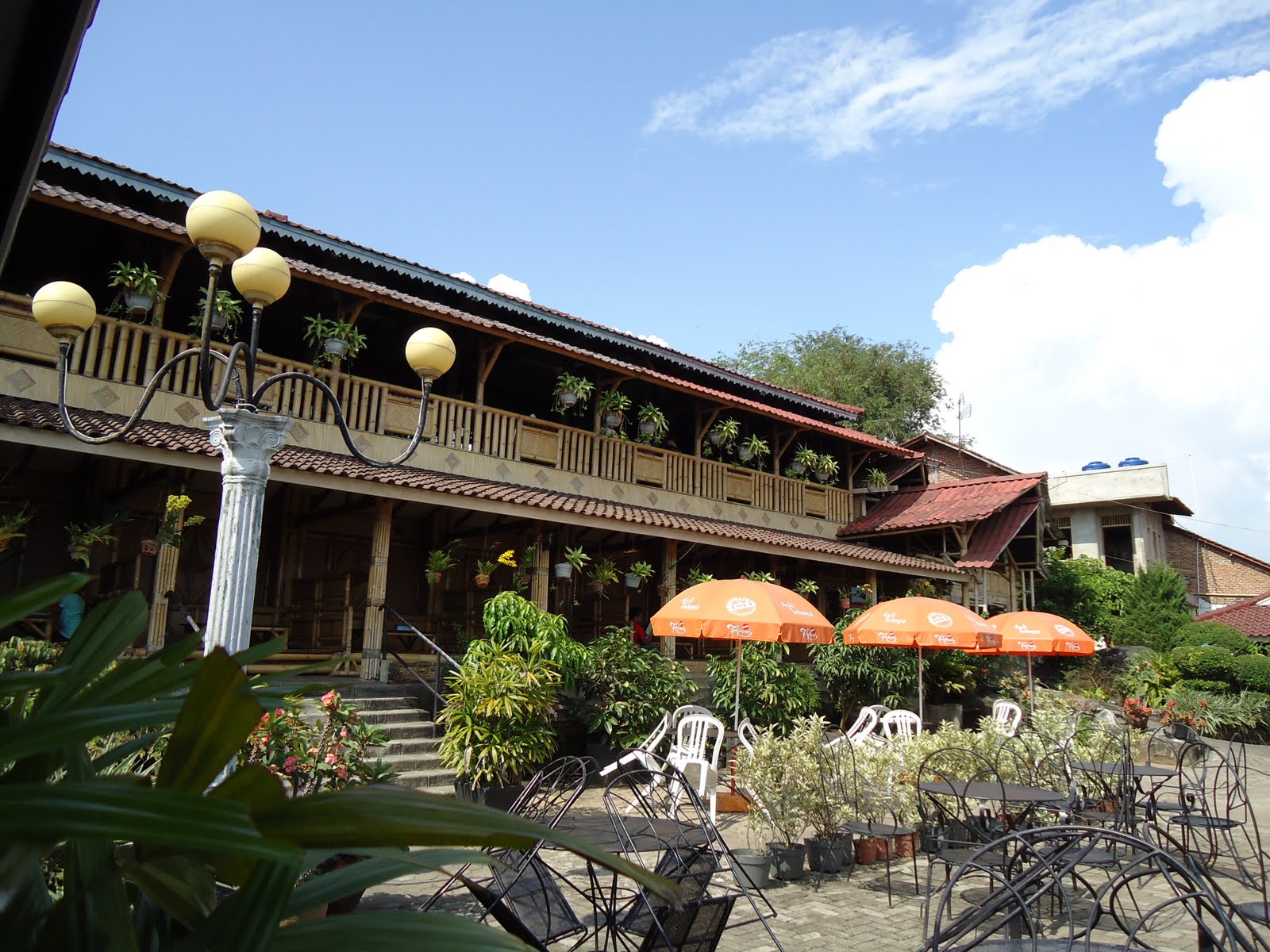 LAMPUNG TRAVELING LOVERS Bersama,Lewati Malam di cafe cafe Bandar Lampung