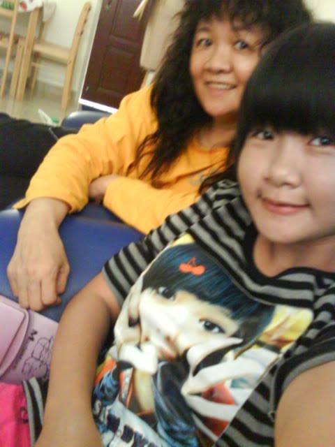 huiling and mummy :D