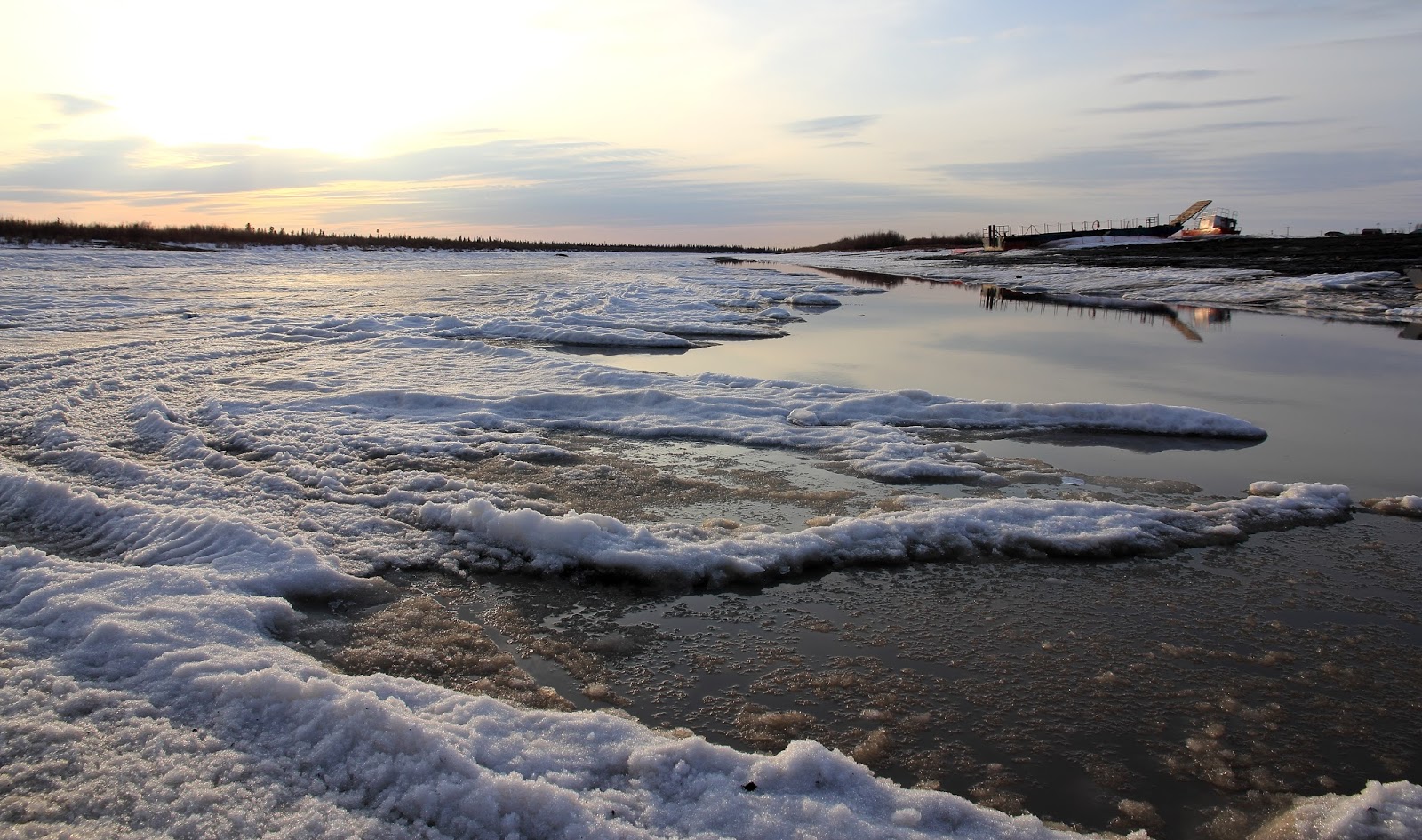 Inuvik, Northwest Territories 2013 / 2014 / 2015: Inuvik: the melt is on1600 x 945