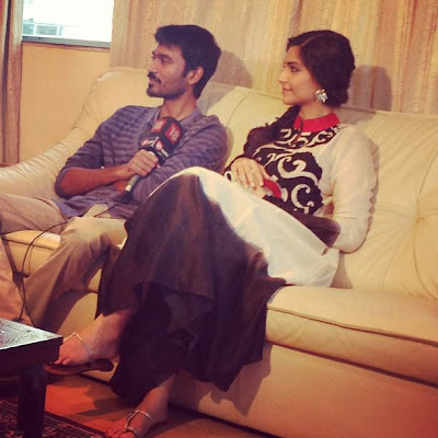 Sonam Kapoor & Dhanush at Reliance Digital for promotion 'Raanjhanaa'