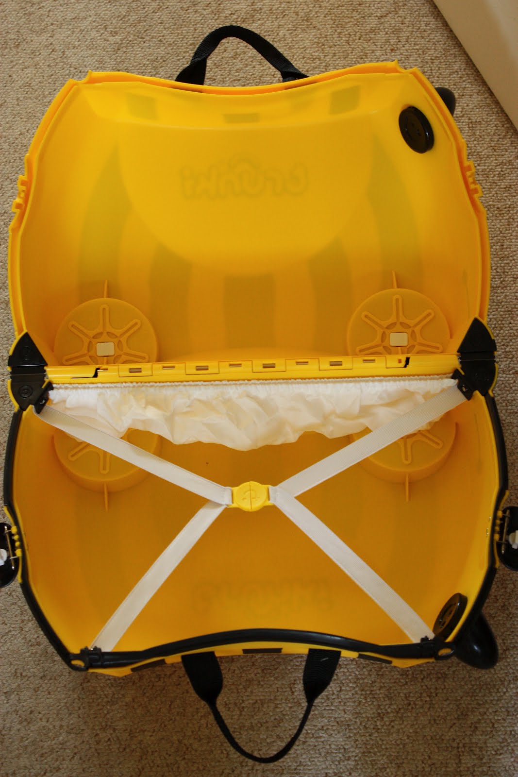 Mellow Mummy Trunki Suitcase Review Bernard the Bee Taking life as