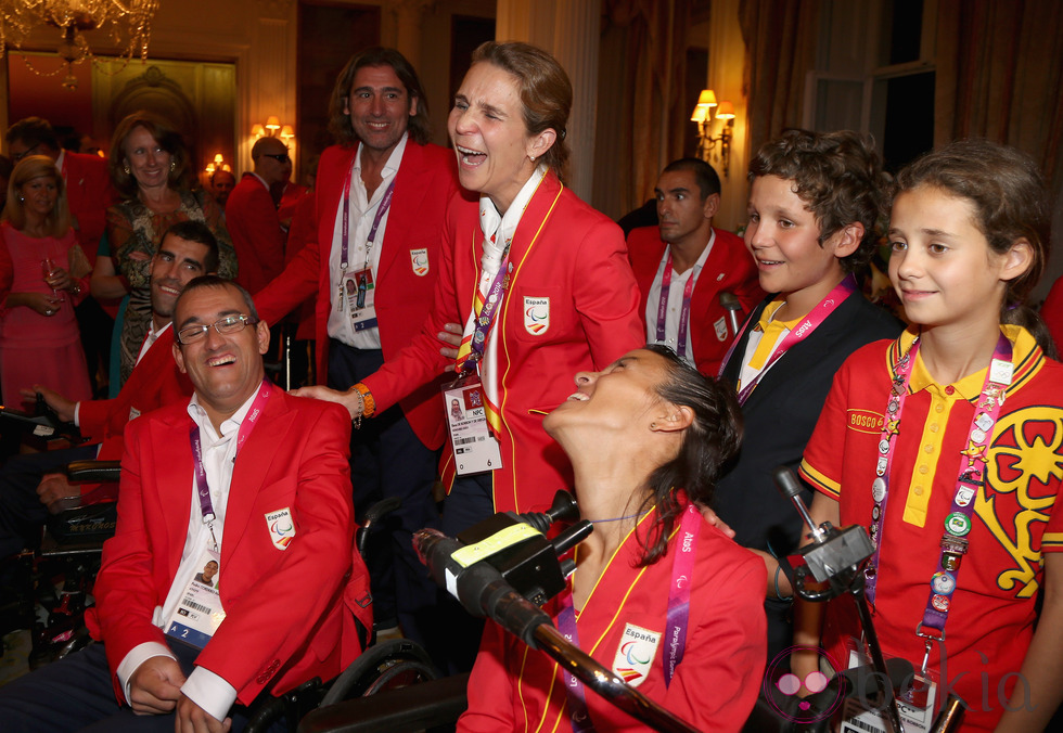26815_infanta-elena-rie-hijos-deportistas-paralimpicos-londres-2012.jpg