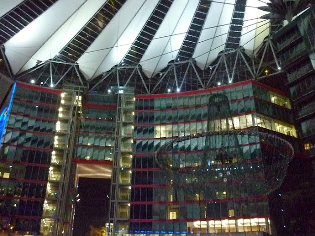 Potsdamer Platz, sony center, berlino