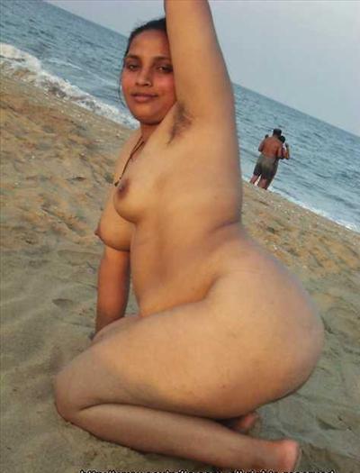 Indian babe enjoying outdoor free porn pictures