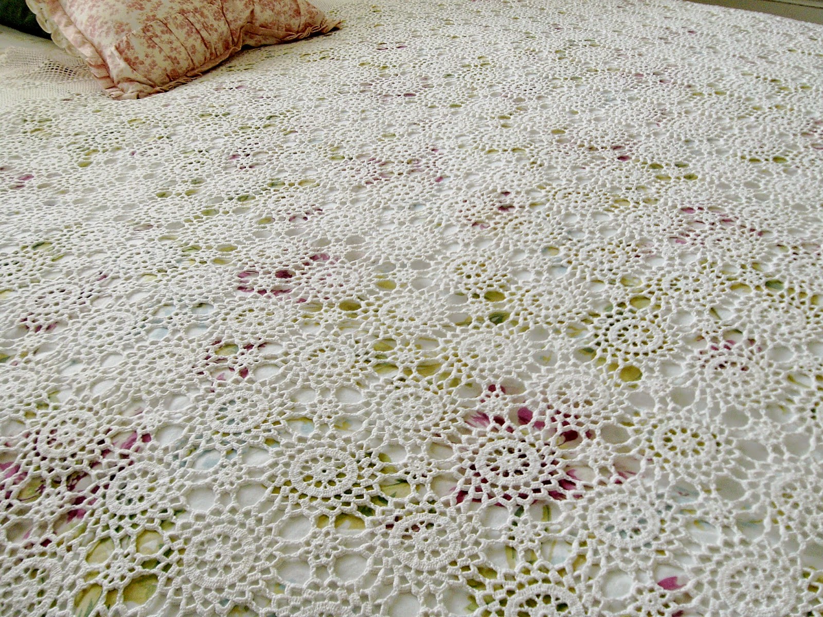 Jiggle Ma Wiggle & The Thrifty Blog Victorian Crochet Bedspread