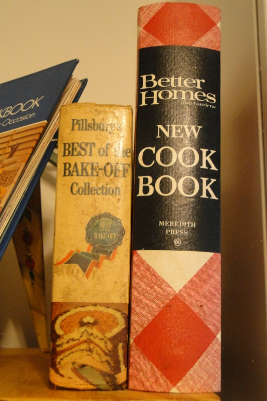 Pyrex Junkie My collection for vintage cookbooks