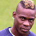 Semua Sepatu  Pemain Inter Pernah Di Kencingi Balotelli 