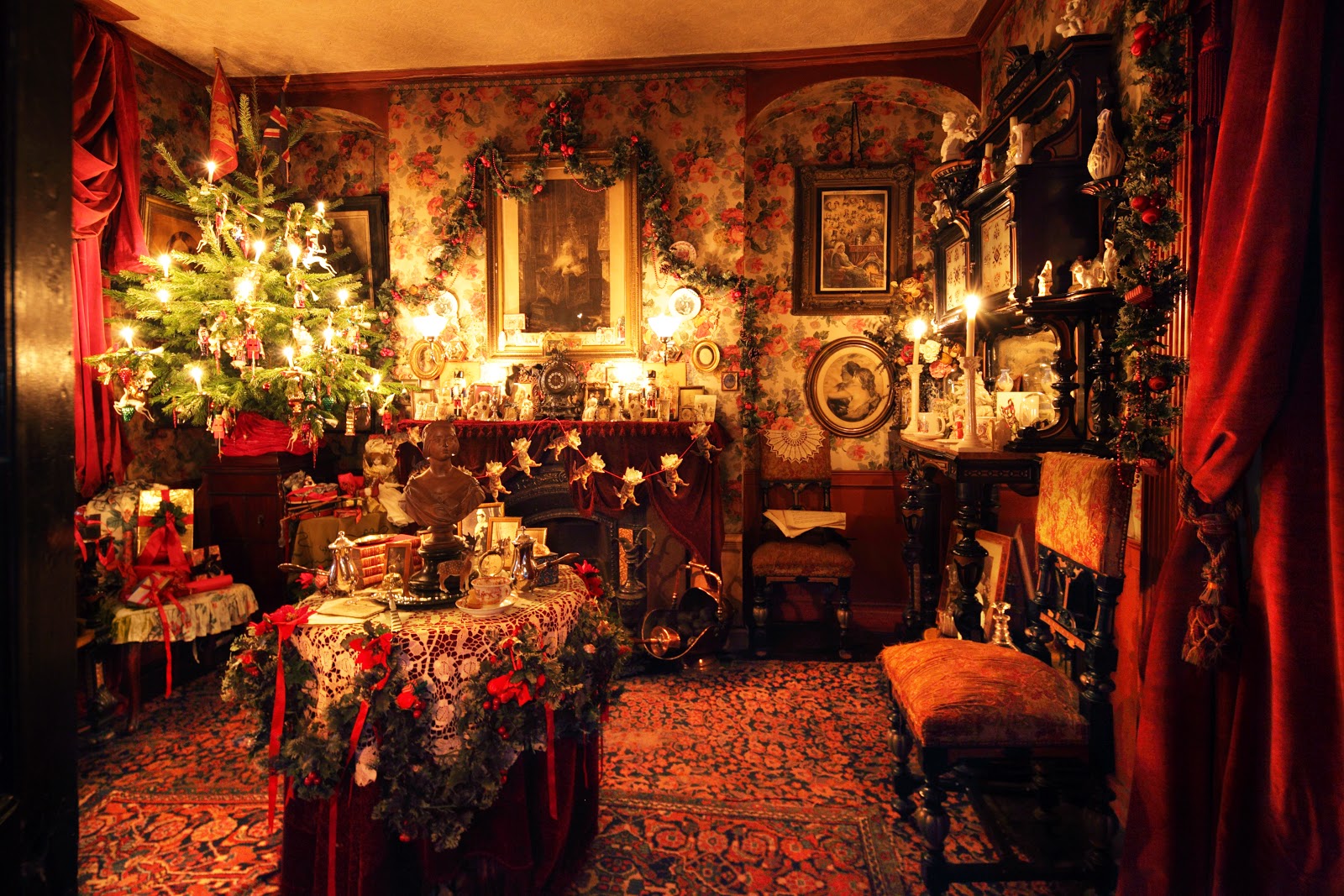 victorian christmas living room