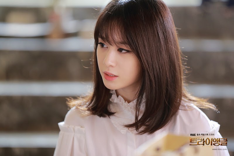 [PICS]Ji Yeon @ Official "Triangle" photo Jiyeon+triangle+pictures+(2)