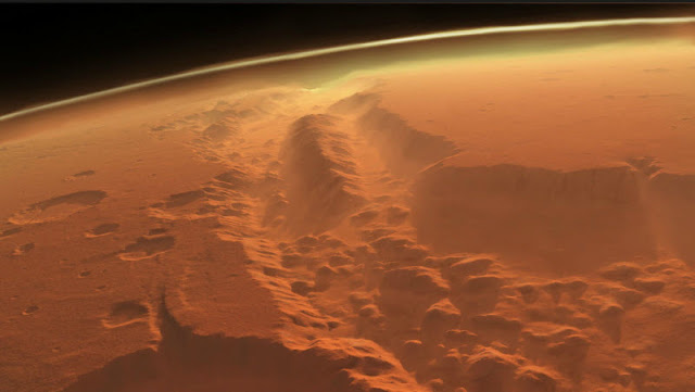شاهد أكبر وادي  في المجموعة الشمسية Marineris,+The+Largest+Canyon+In+The+Solar+System-04
