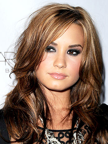 Demi Lovato diz que está orgulhosa de Catherine Zeta-Jones