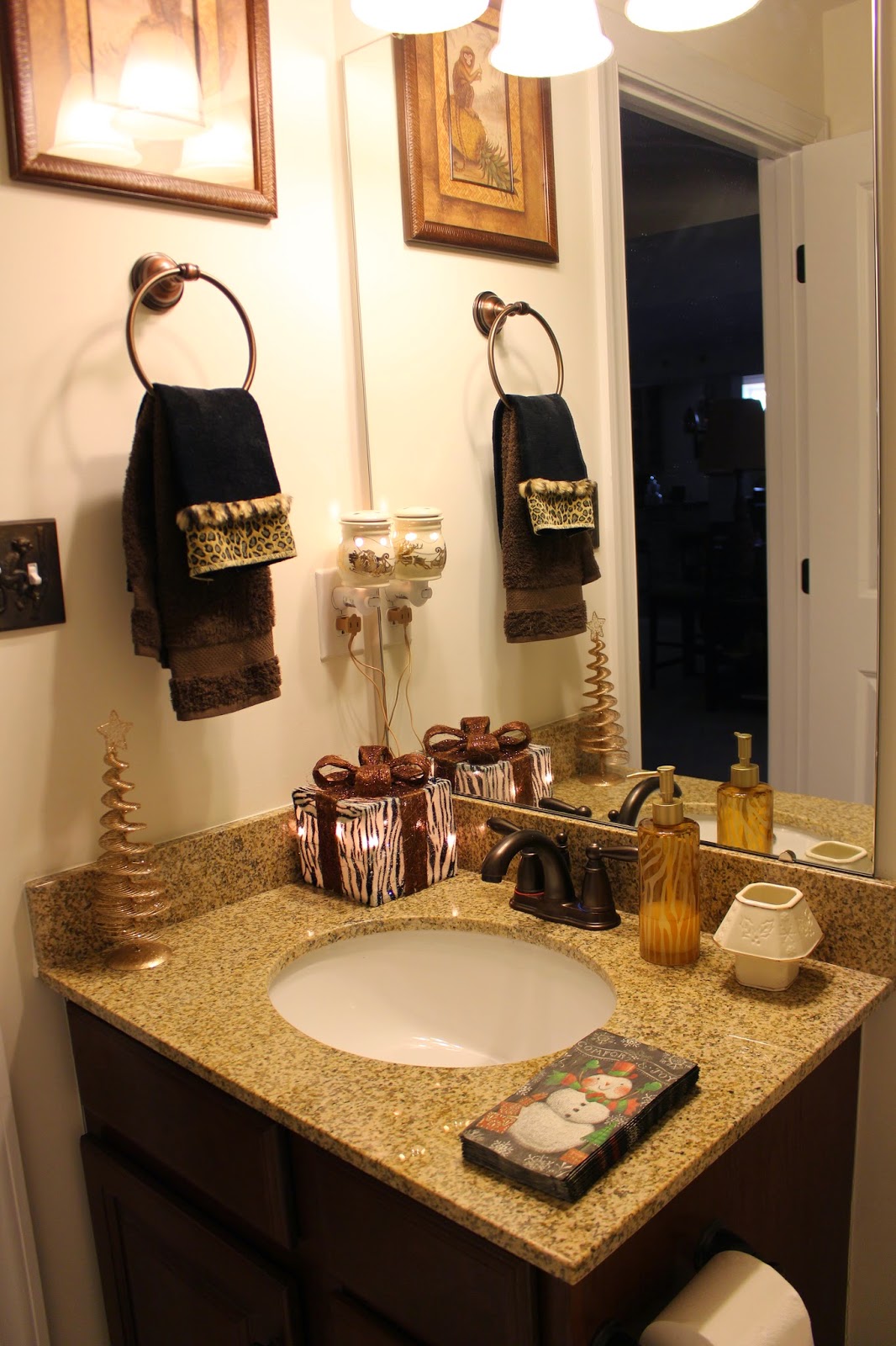 Designs by Pinky Decorating the Bathrooms for Christmas