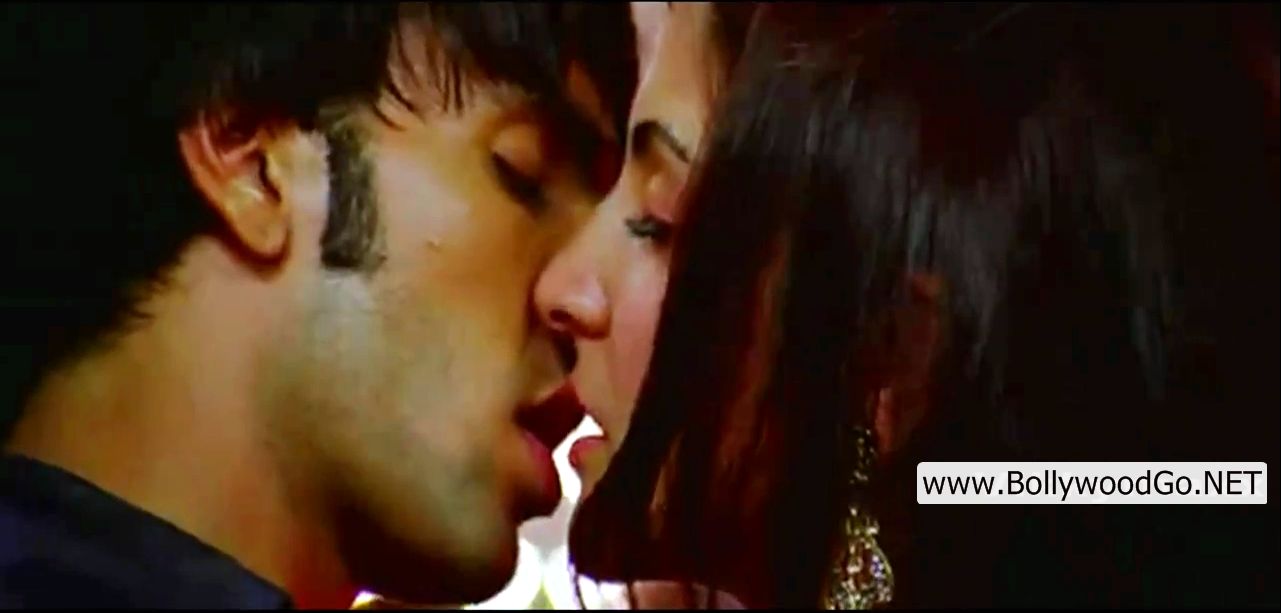 anushka sharma kiss
