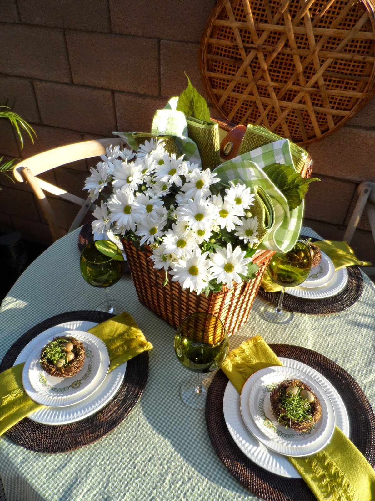 FOCAL POINT STYLING HOW TO MAKE A SPRING PICNIC BASKET CENTERPIECE