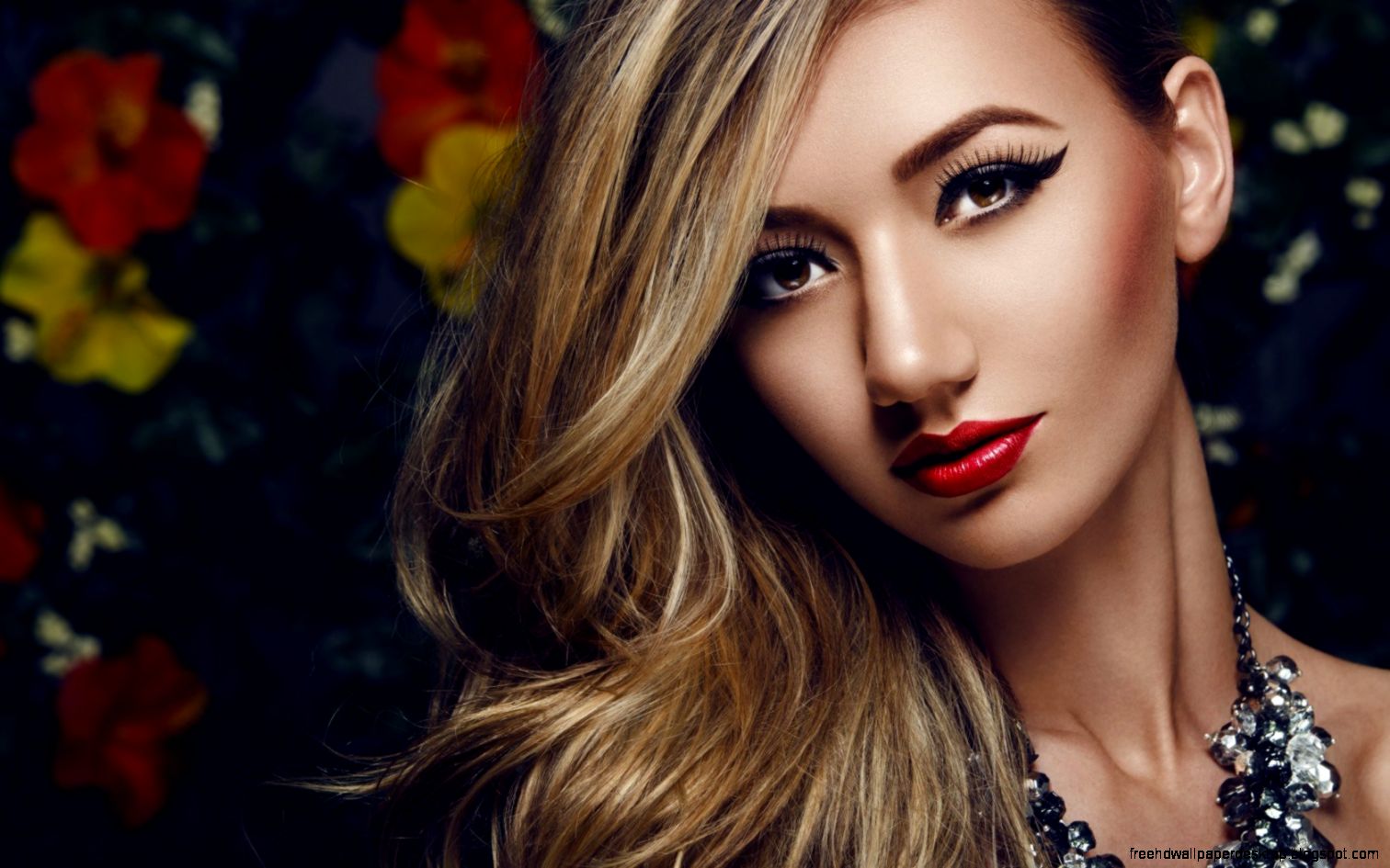 Makeup Girl Necklace HD Wallpaper FreeWallsUp Makeup Girl Necklace HD Wallpaper FreeWallsUp