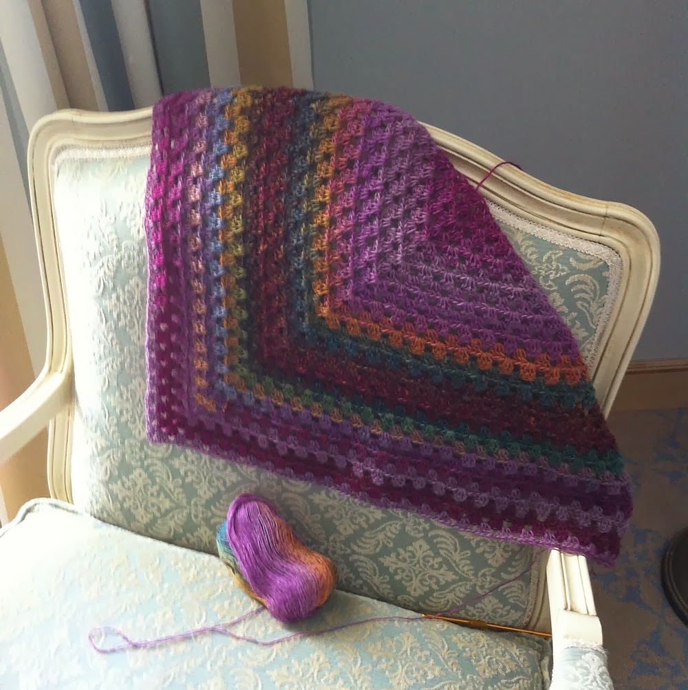 Siguiendo el hilo Half Granny Square Shawl