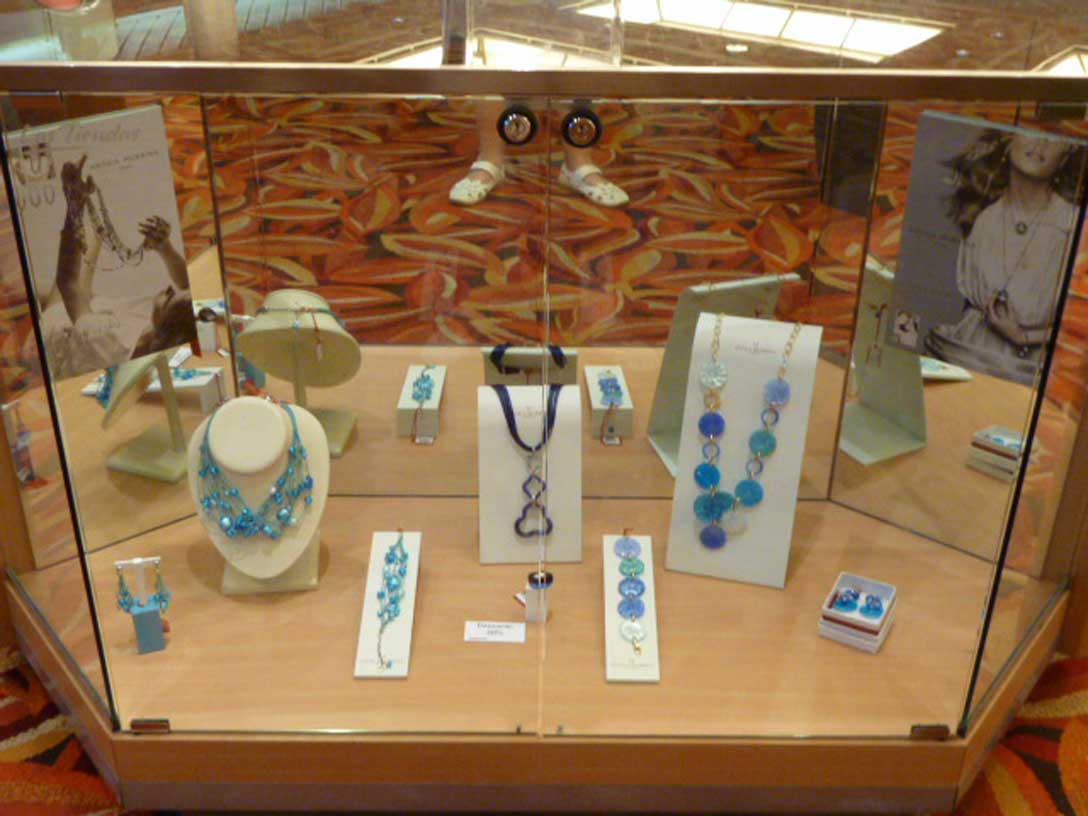 http://3.bp.blogspot.com/-_6W_OzLyJRk/Tx6UEjPwAfI/AAAAAAAAEk0/Go3AiVT_6gA/s1600/P1000412-jewellery-for-sale.jpg