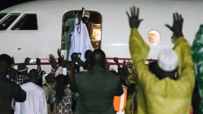 يحي جامع يغادر غامبيا بعد موافقته على التخلي عن السلطة