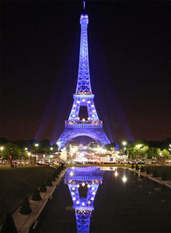 Torre-Eiffel-de-noche-iluminada.jpg