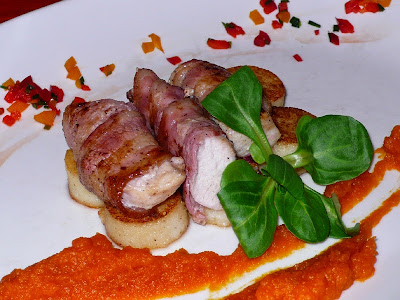 Baconos nyúlgerinc gyömbéres sütőtökpürével, vajban pirított római gnocchival (Mandragóra, Budapest)